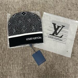 Louis Vuitton Black and Gray Monogram Knit Scarf